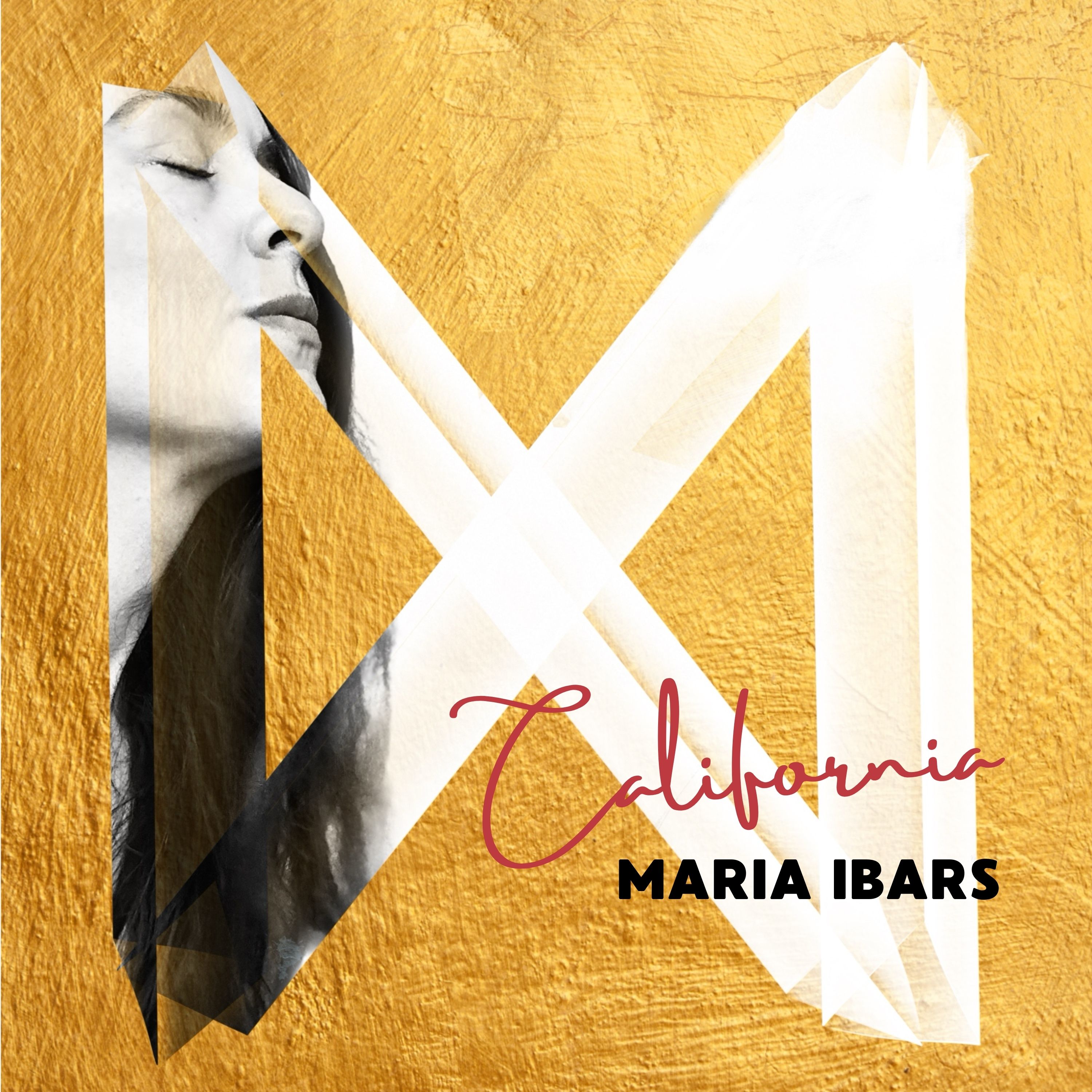Portada del álbum 'California' de María Ibars, que presenta un fondo dorado con una imagen artística de la cantante y el título en letras estilizadas.